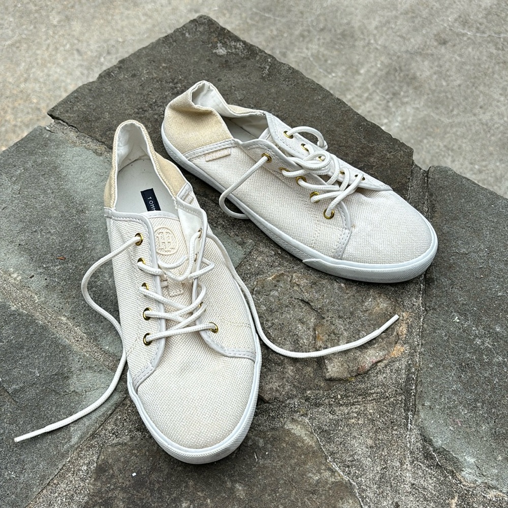 Tommy Hilfiger linen like sneakers gently used 8.5 liters cream dark cream heal